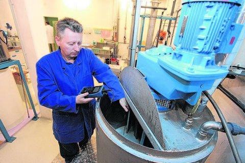 Max-Reinhard Hahn checks at the production facility whether the parameters are all right